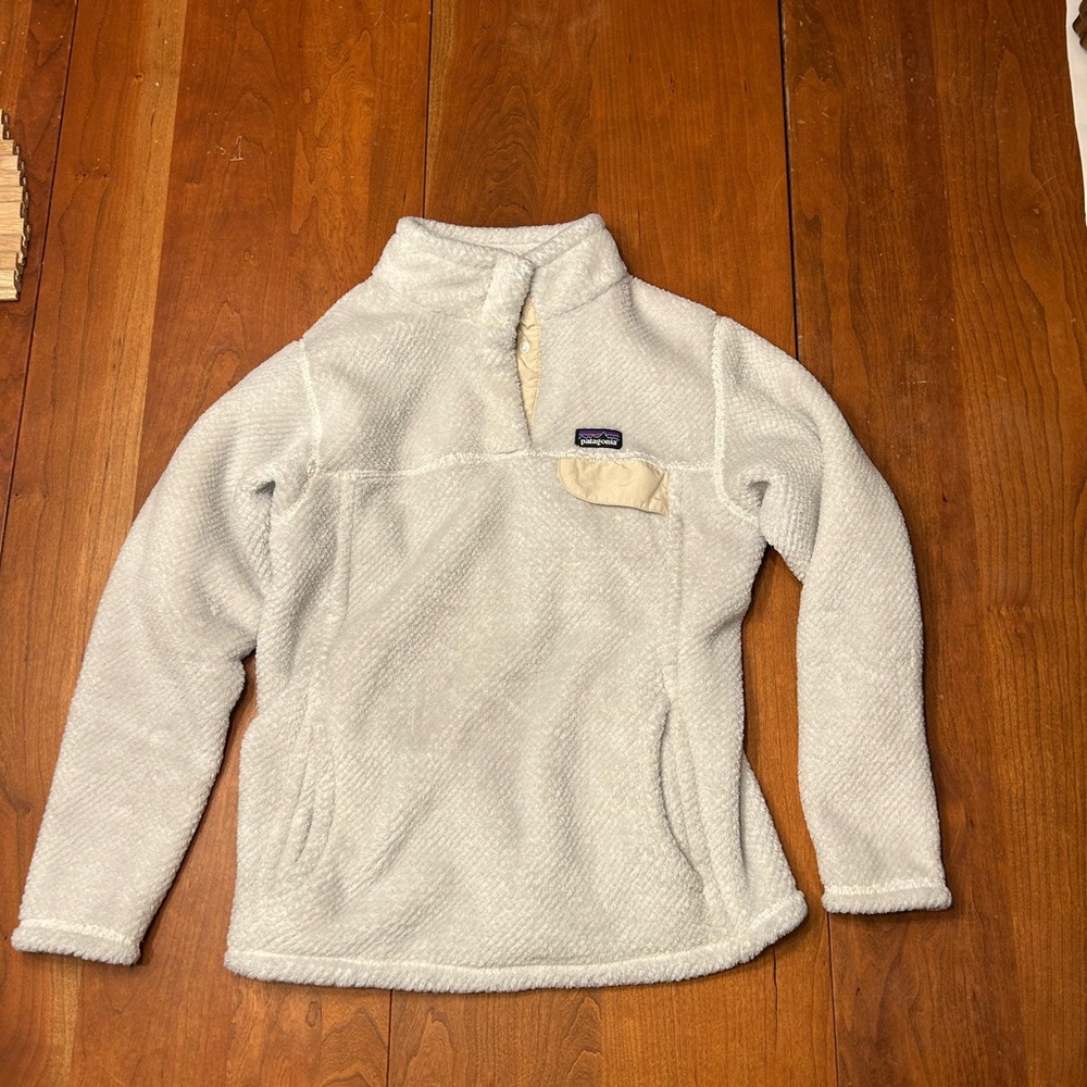 Patagonia White Fleece Pullover youth size 12